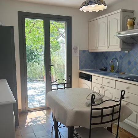 House With Swimming Pool In Villeneuve-lès-Avignon