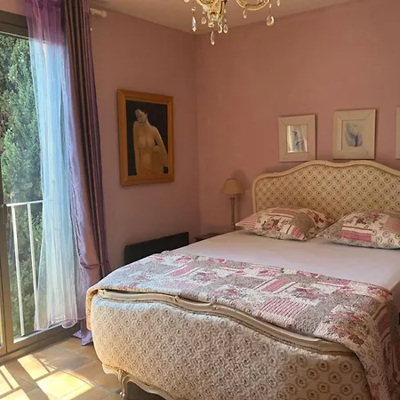 House With Swimming Pool In Villeneuve-lès-Avignon
